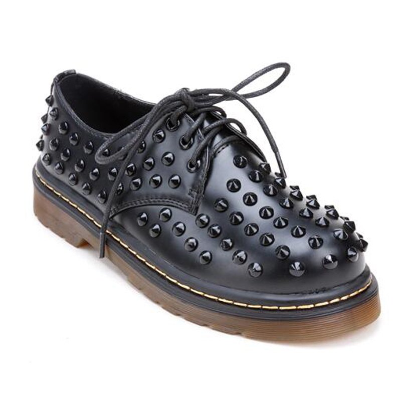 2016 Vintage Rivet Brogue Shoes Martin Cow Muscle Preppy Style Lacing Silver Spikes Flats Female Casual Shoe Free Drop Ship