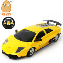 Real cool 4 canales escala 1:16 de Radio Control Racing Car / competir RC Car con luz delantera frecuencia para su regalo del muchacho