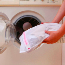 1PC Laundry Bag Bags Protect Clothes From Wear And Tear On The Washing Machine Nylon Net Mesh Hosiery Lingerie Zipper (S , M, L)