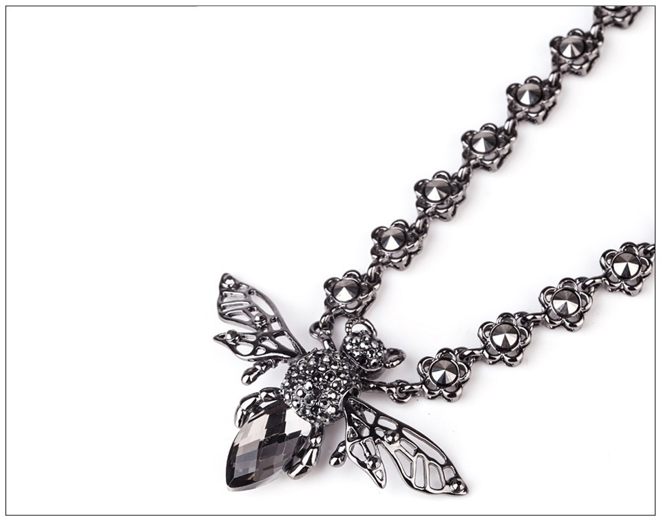 Delicate-insects-necklace_08