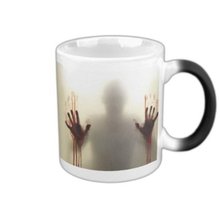 Hrnček WALKING DEAD meniaci sa podľa teploty