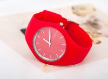 Caliente venta moda hombre se divierte el reloj ocasional relojes mujeres de Color caramelo ginebra reloj de cuarzo de silicona montre femme