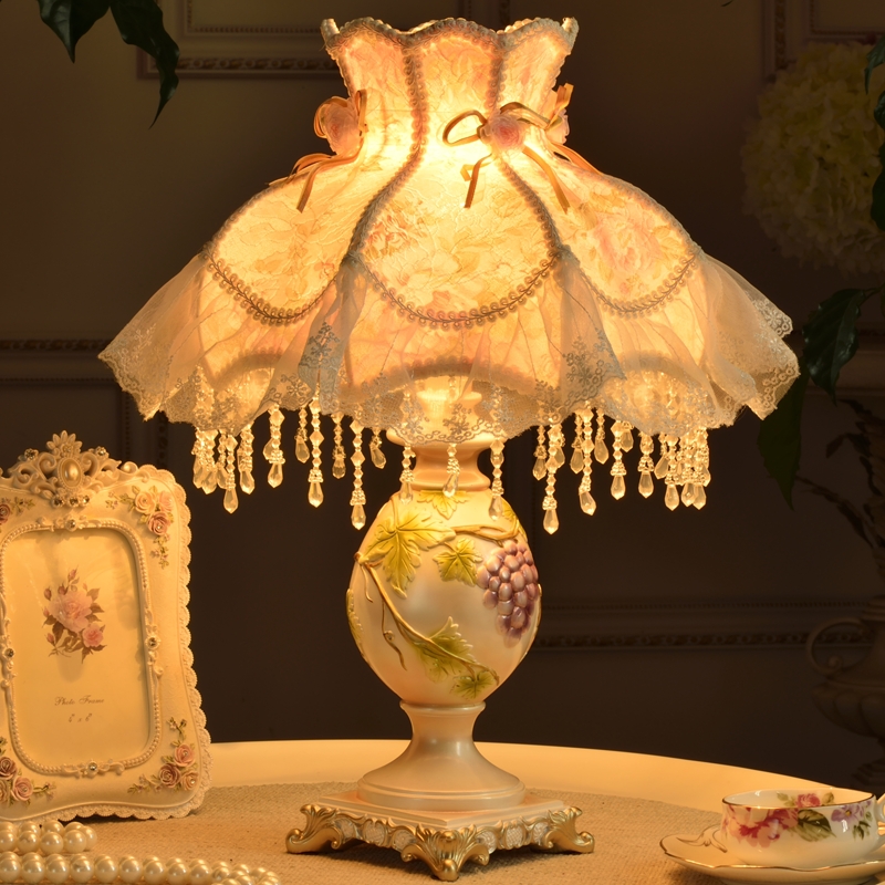 Фотография European fashion rezin table lamp princess lace rustic ofhead luxury married lamp