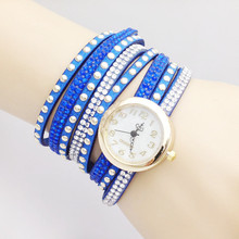 Envío gratis 2015 a la moda Rivet reloj pulsera de diamantes se enrolla ronda y relojes de cuarzo ronda Suede pulsera W177