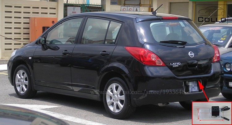 Nissan_Latio_(hatchback)_(first_generation)_(rear) 002