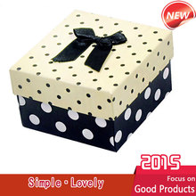 2015 1 unids nueva moda y casual de papel cuadrada caja de reloj con punto original y cinta de seda
