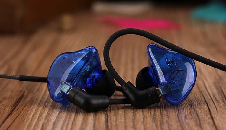2015 3.14 Hifi sport Headphone Stereo Professional in-ear earphones high resolution headset for mp3 iPhone5 moxpad X3 piston 2015 3.14 Hifi sport Headphone Stereo Professional in-ear earphones high resolution headset for mp3 iPhone5 moxpad X3 piston