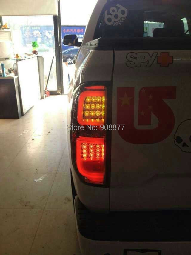 2014 toyota trunda tail light.jpg