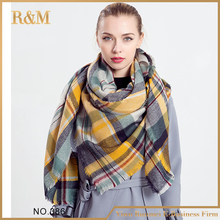 Best selling trendy style fashion tartan scarf from China