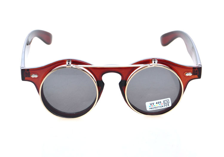 Vintage significa antiguo pero a la vez que conseva su encanta. ¡No olvidéis este termino! Os dejo unas fotos para que lo entedáis mejor. Gafas vintage.